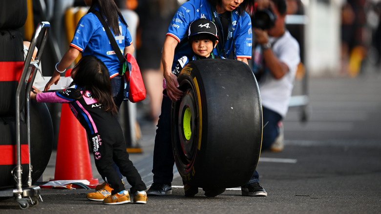 Small child f1 wheel