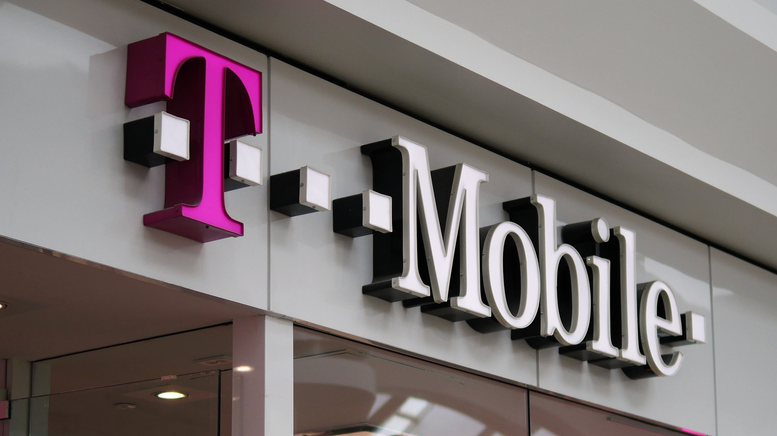 Everything To Know About T-Mobile's Family Plans Before You Sign Up