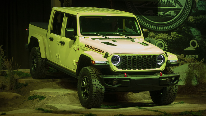 2024 Jeep Gladiator showroom display