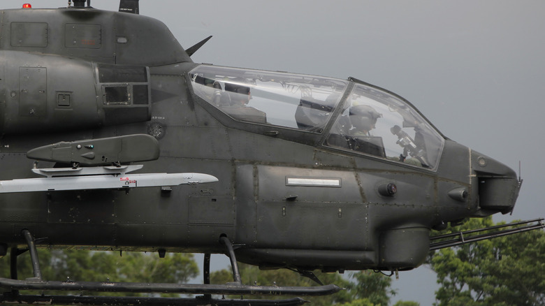AH-1 Super Cobra landing