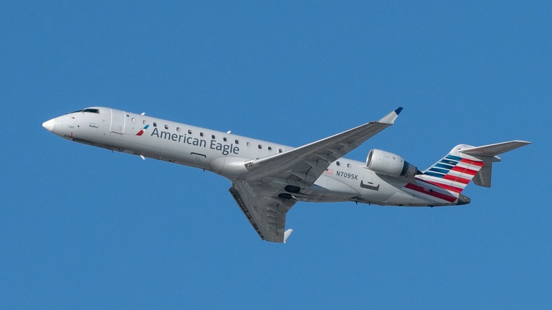 An American Eagle CRJ700