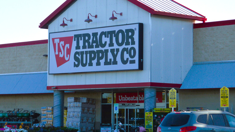 Tractor Supply storefront