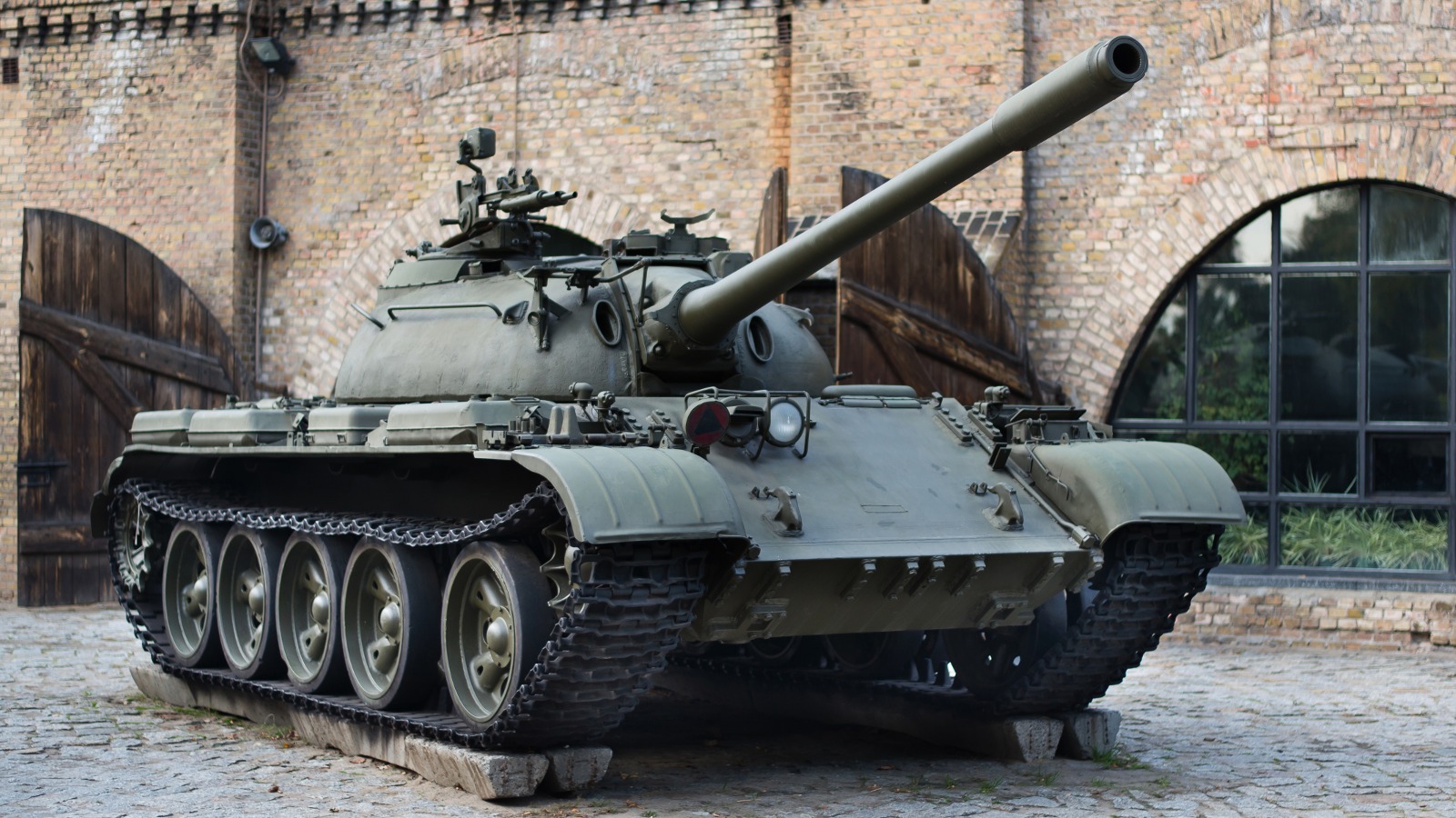 Everything To Know About The Soviet T-54/T-55 Tanks