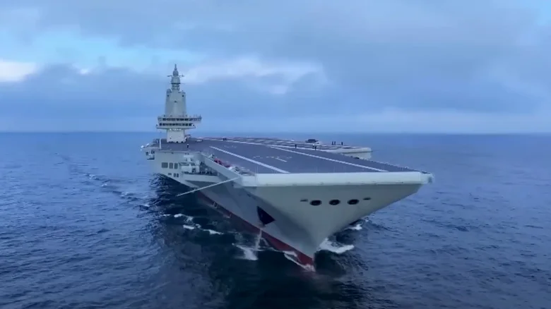 “Фүжиан” хөлөг: Хятадын “живдэггүй” нисэх онгоц тээгчийг дэлхийн тэнгисийн хүчнүүд анхааралтай ажиглаж байна