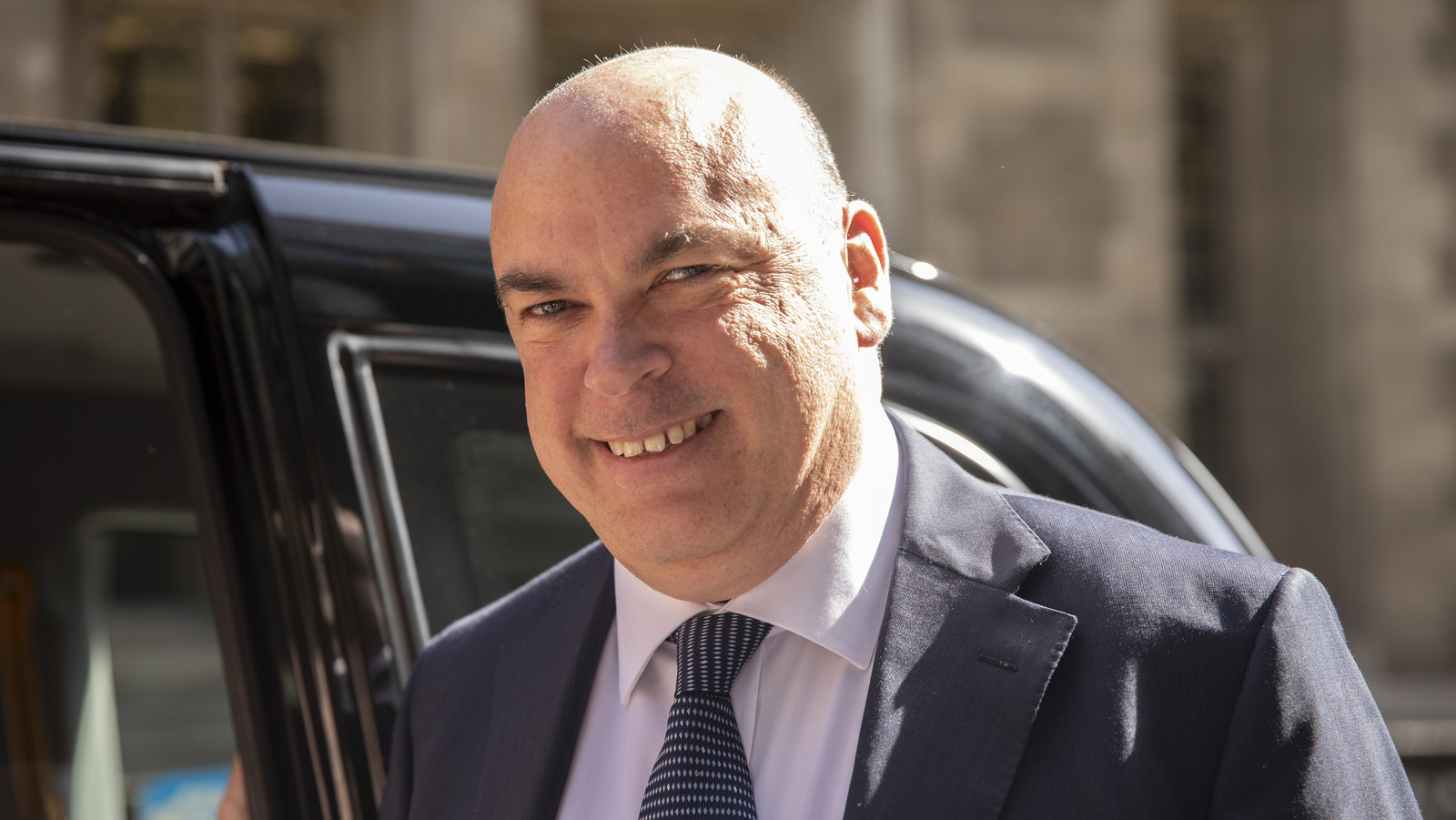 Everything We Know About Tech Tycoon Mike Lynch's Superyacht Disaster(02)