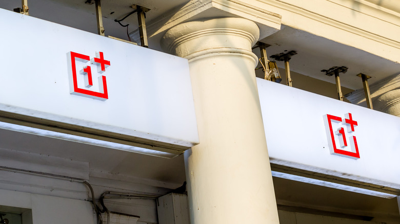 OnePlus store with logo