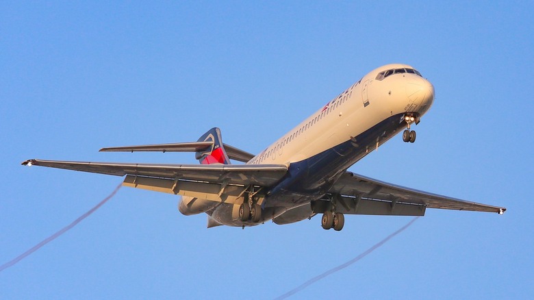 A Delta 717 landing
