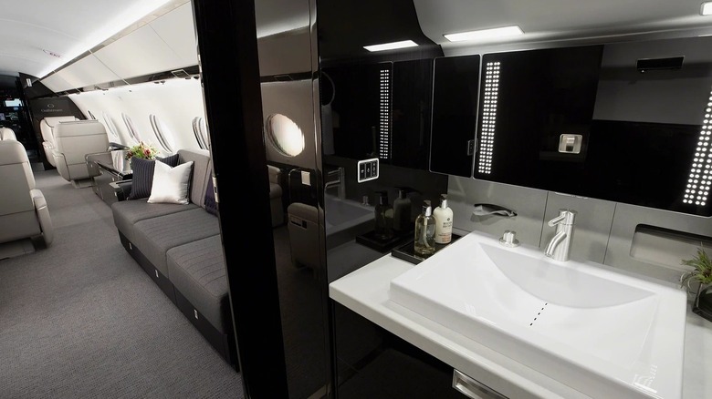 A G650ER cabin showing a bathroom, lounge, and other seating