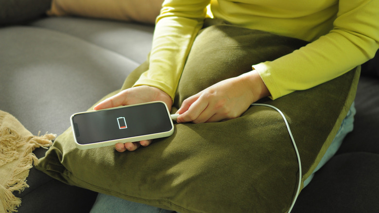 Charging mobile phone battery with low battery