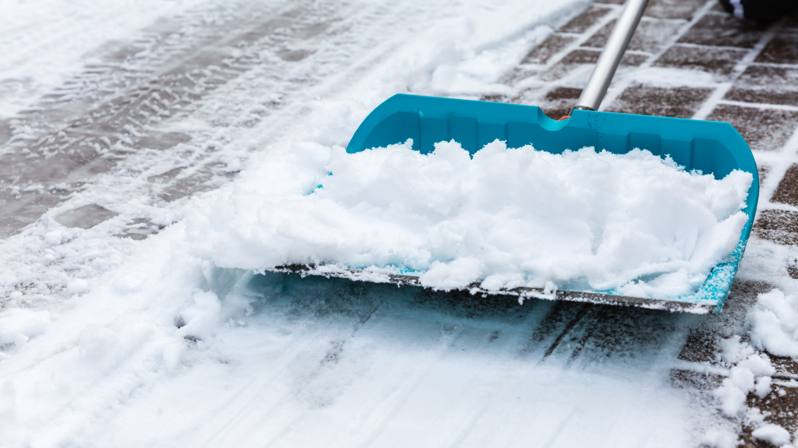 Expecting Snow? Here's The Best Time To Break Out The Shovel
