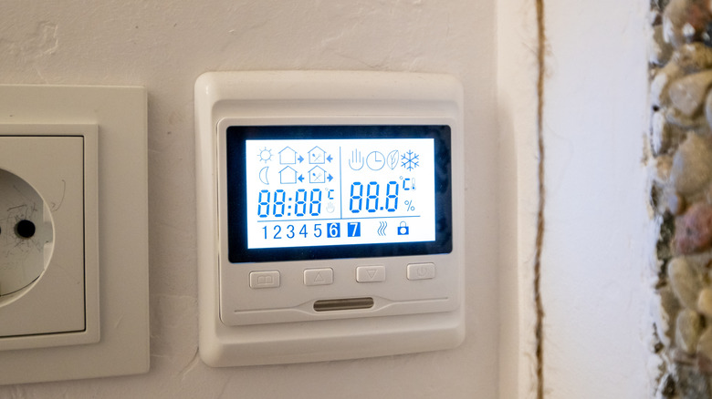 Thermostat on wall powering up