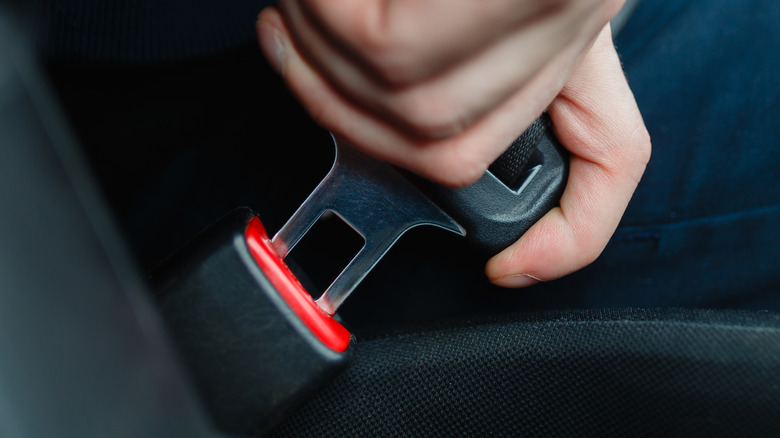 Hand buckling seat belt