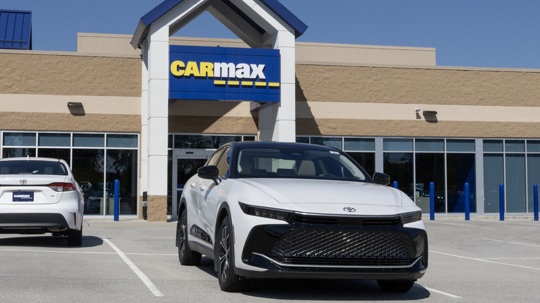 Front view of Toyota Crown Hybrid parked in front of CarMax dealership.