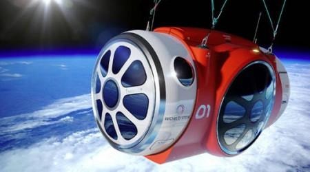 world_view_capsule_in_space