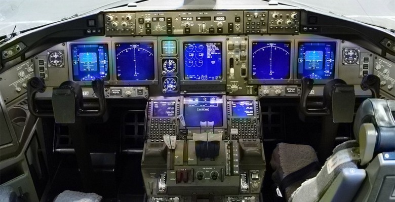 boeing_777_cockpit