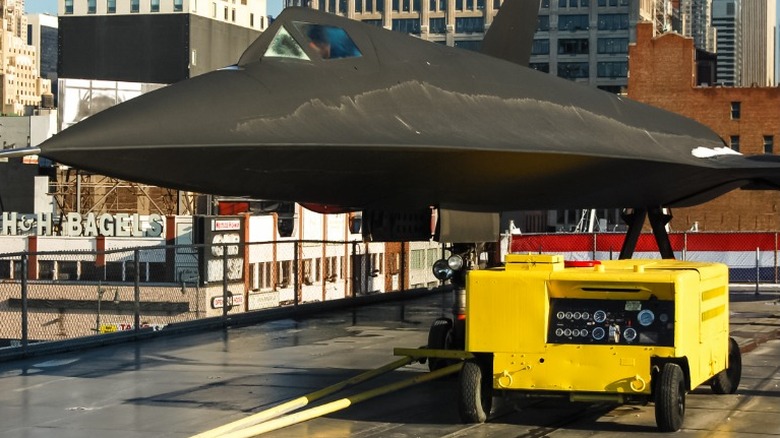 SR-71 with AG-330 Start Cart