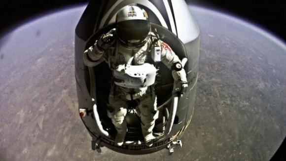 Felix_Baumgartner_in_capsule_doorway_610x343