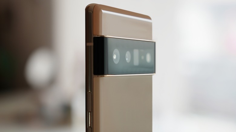 Side shot of Pixel 6
