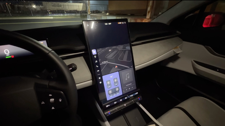 The infotainment screen in the Fisker Ocean bugging out