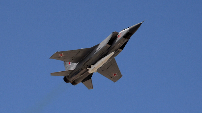 hypersonic missile on Mig 31