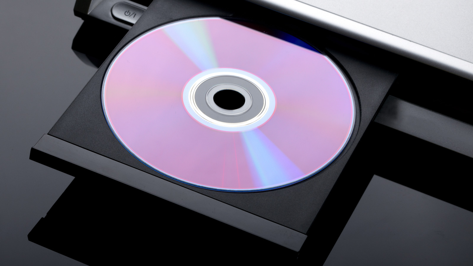 Включи мой компакт. Японские компакт диски. Компакт диск на столе. Компакт диск в темных цветах. Компакт диск после микроволновки.