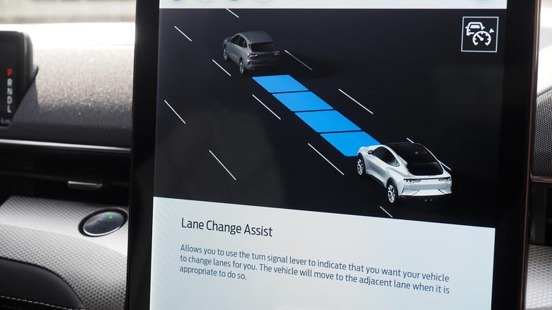 BlueCruise lane changing