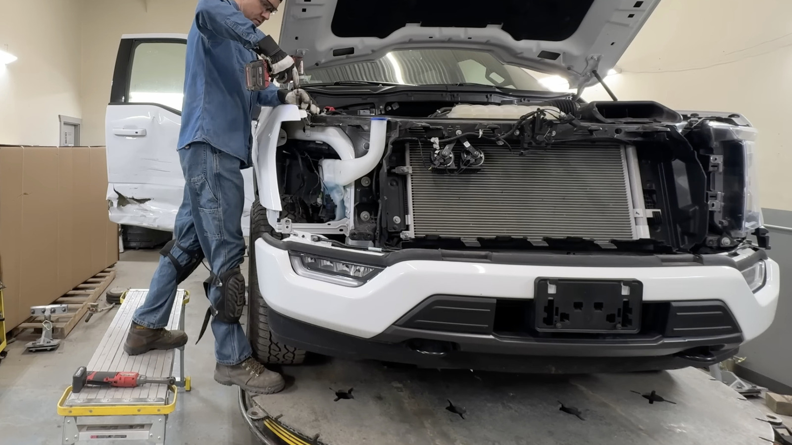 Ford CEO Says Modern Cars Are Too 'Complicated' For Home Mechanics To Repair