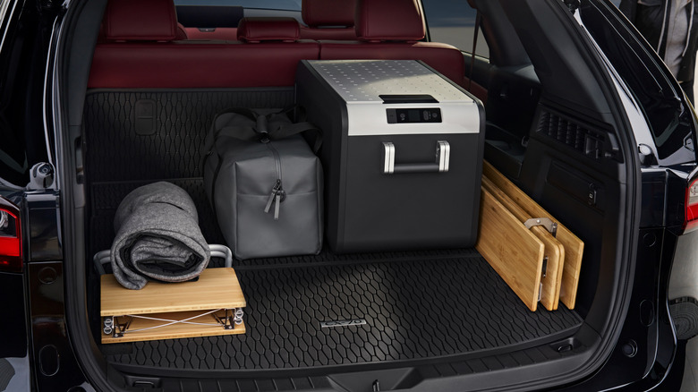 2025 Mazda CX-70 showing storage space behind second row seating