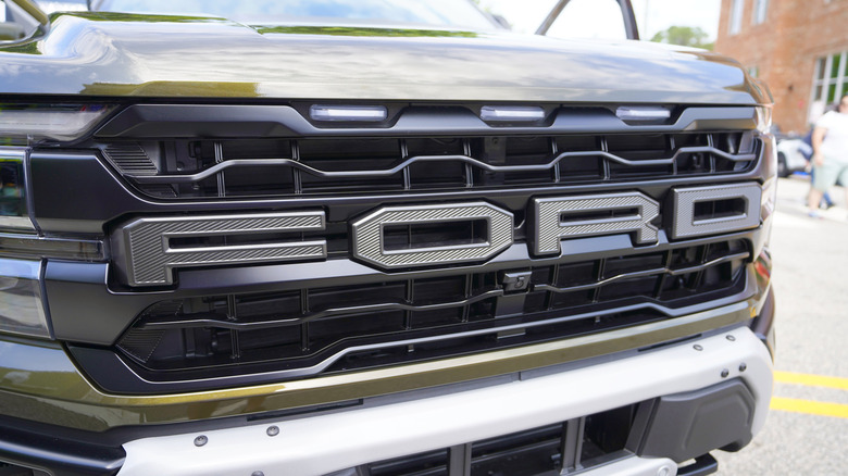 Close up picture of the grill on a Ford truck