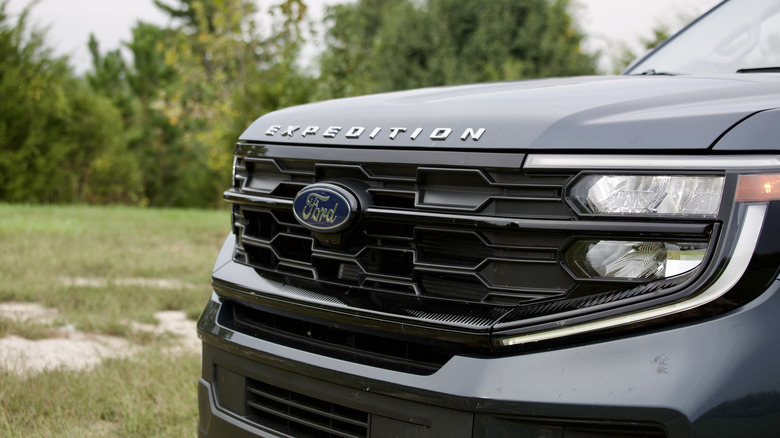 Ford Expedition grille detail