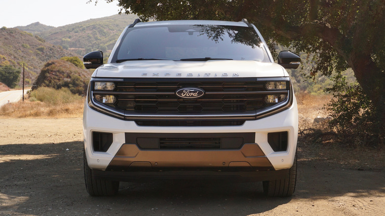 2025 Ford Expedition front grille