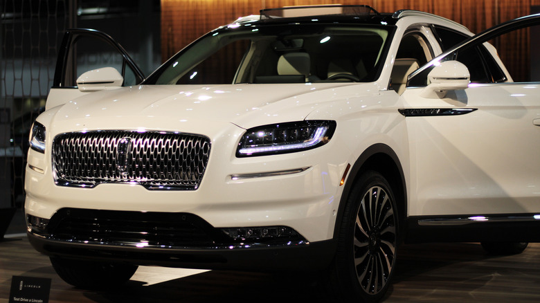 A white 2021 Lincoln Nautilus.