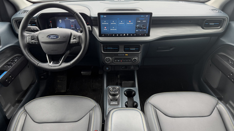 Ford Maverick Lobo interior