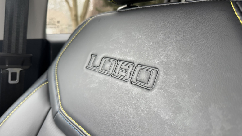 Ford Maverick Lobo seat detail