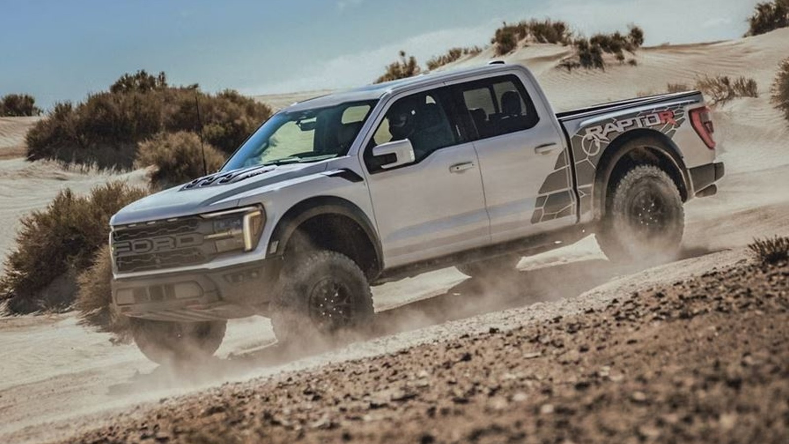 F-150 Raptor R جدید ۲۰۲۴ فورد با بیش از ۷۰۰ اسب بخار TRX رام را در مسابقه اسب بخار شکست داد