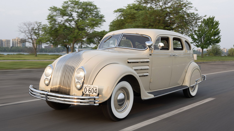1934 Chrysler Airflow front 3/4 view dynamic image