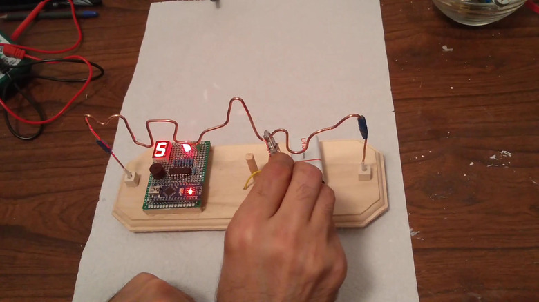 Buzz wire game