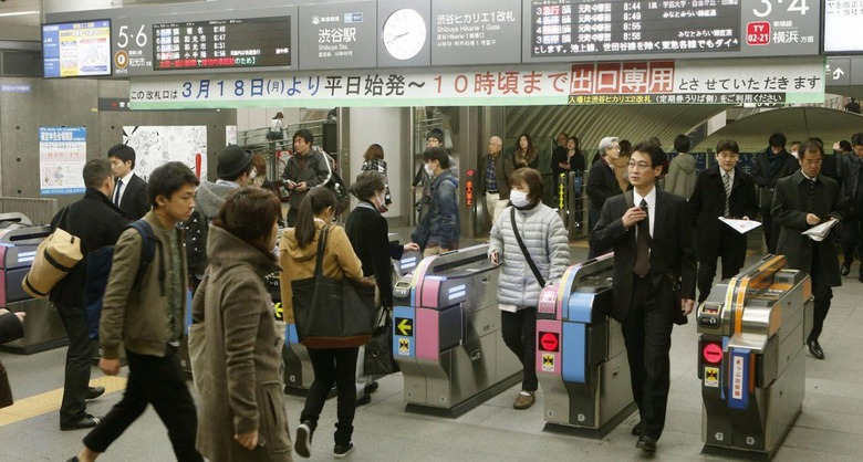 Future iPhone said to feature tap-to-pay chip for Japan's trains