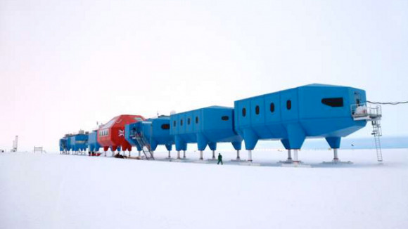 antarctic-moving-station