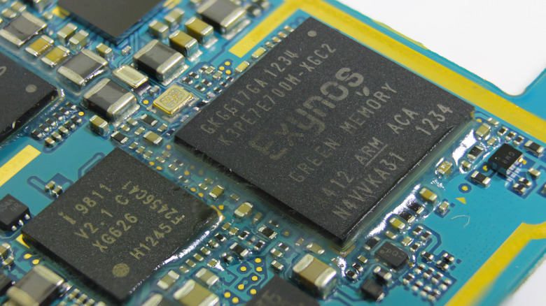 Samsung Exynos chip macro photo