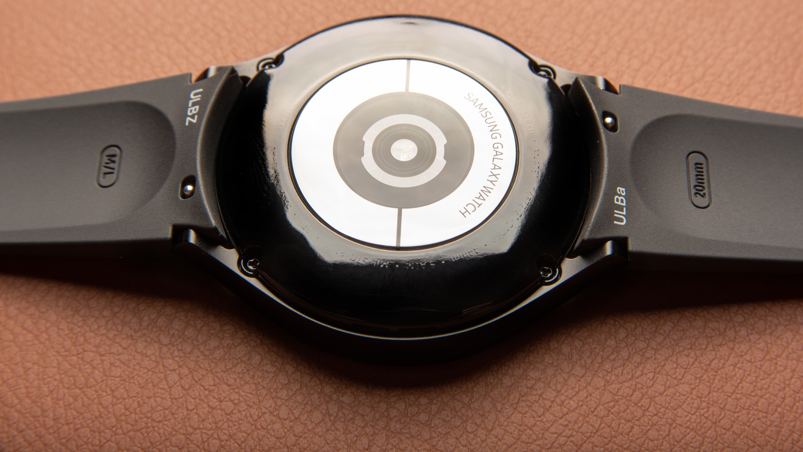 A listagem do Galaxy Watch 5 FCC revela uma atualização de carregamento muito atrasada A listagem do Galaxy Watch 5 FCC revela uma atualização de carregamento muito atrasada