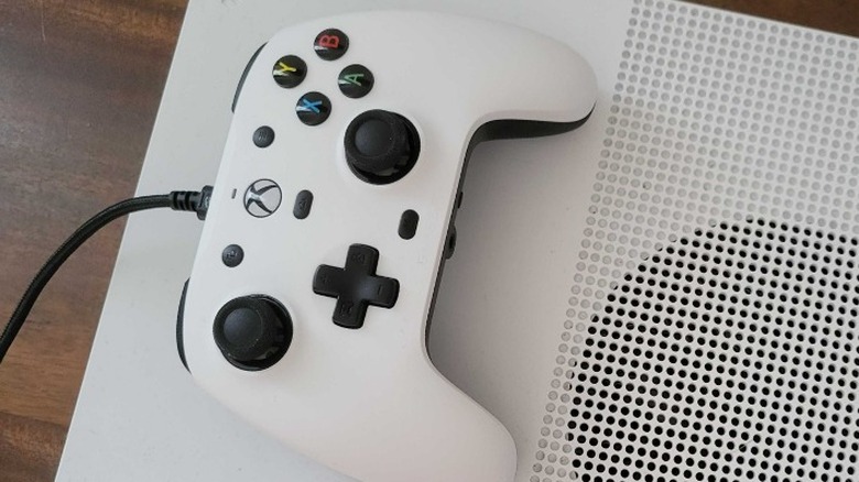 GameSir G7 plugged into an Xbox One