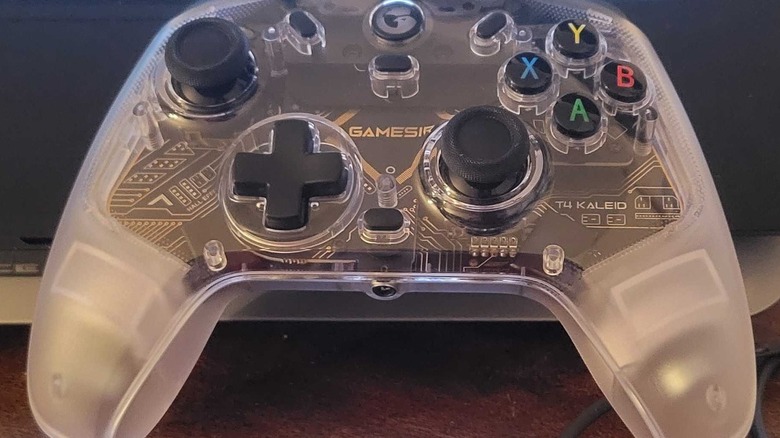 Closeup of the Gamesir t4k triggers