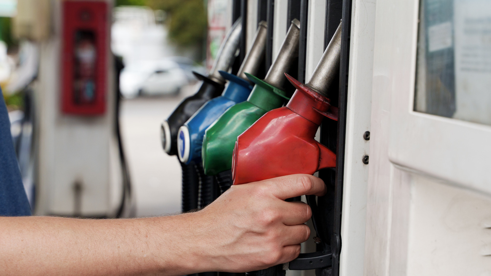 Gas Prices Drop Amid Iran War Developments Ahead of 4th of July - News Directory 3