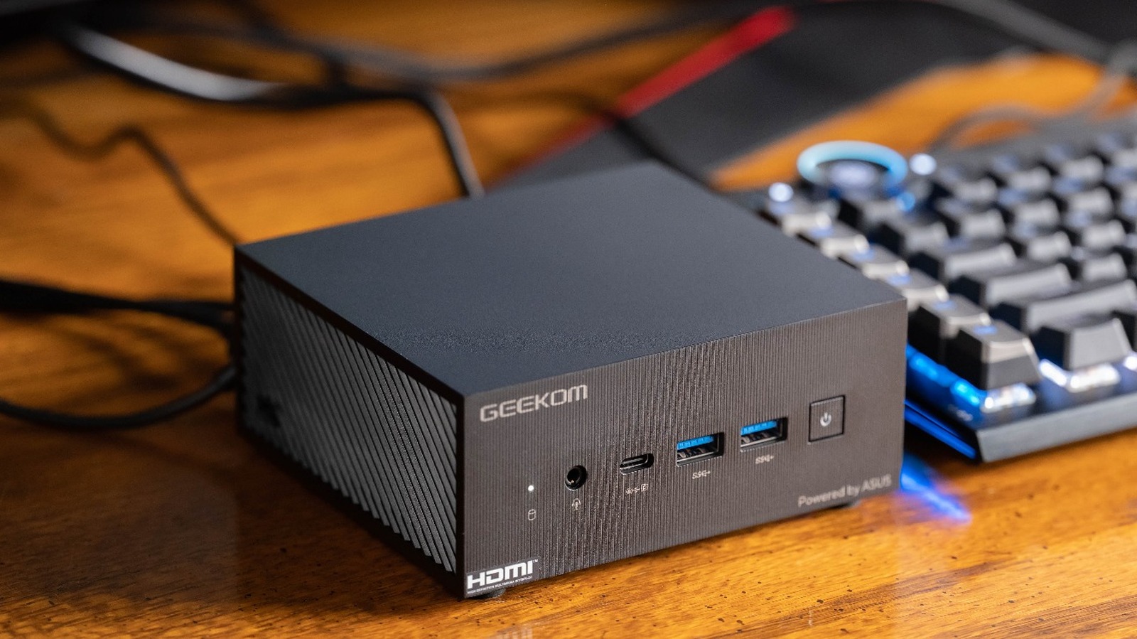 Geekom AS 6 Review: Desktop Power In A Pocket-Sized PC