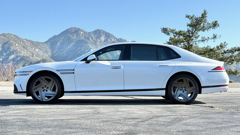 2026 Genesis G90 Prestige Black side profile