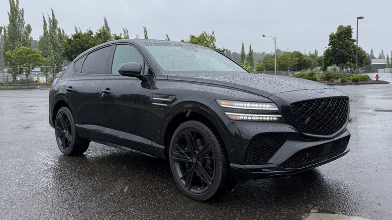Front quarter view of Genesis GV80 Coupe Prestige Black