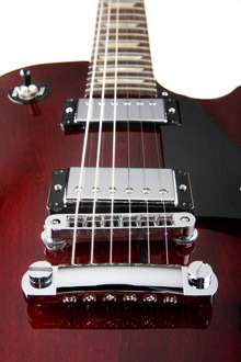 Guitar that cheap tunes itself