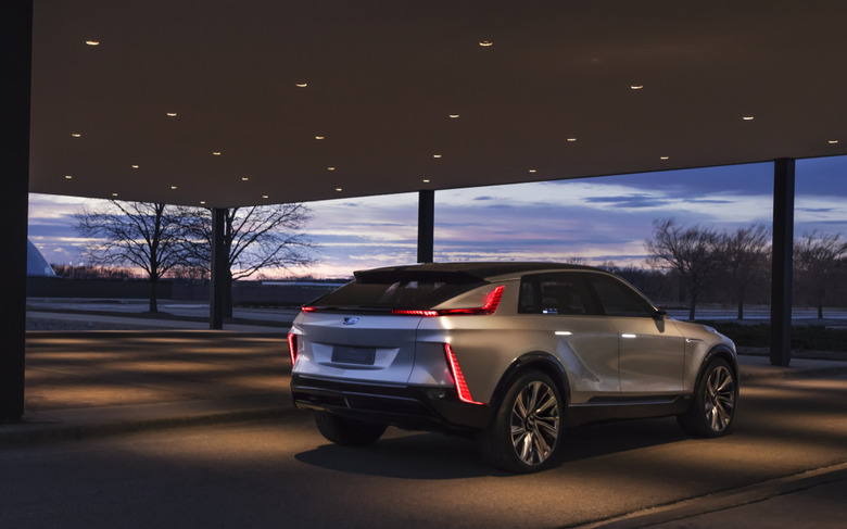 General Motors Reveals a New Futuristic Logo – PRINT Magazine
