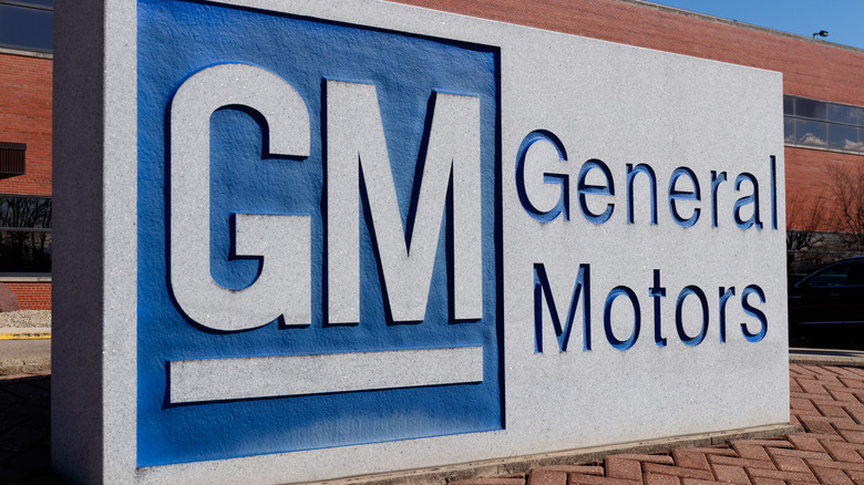 General Motors GM sign